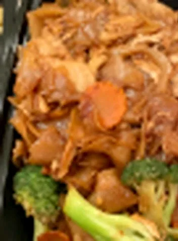 Pad See Eaw at Sunset Thai Restaurant Pismo Beach