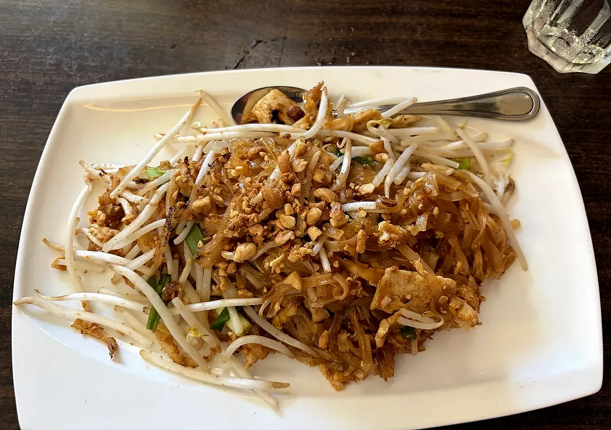 Pad Thai at Sunset Thai Restaurant Pismo Beach
